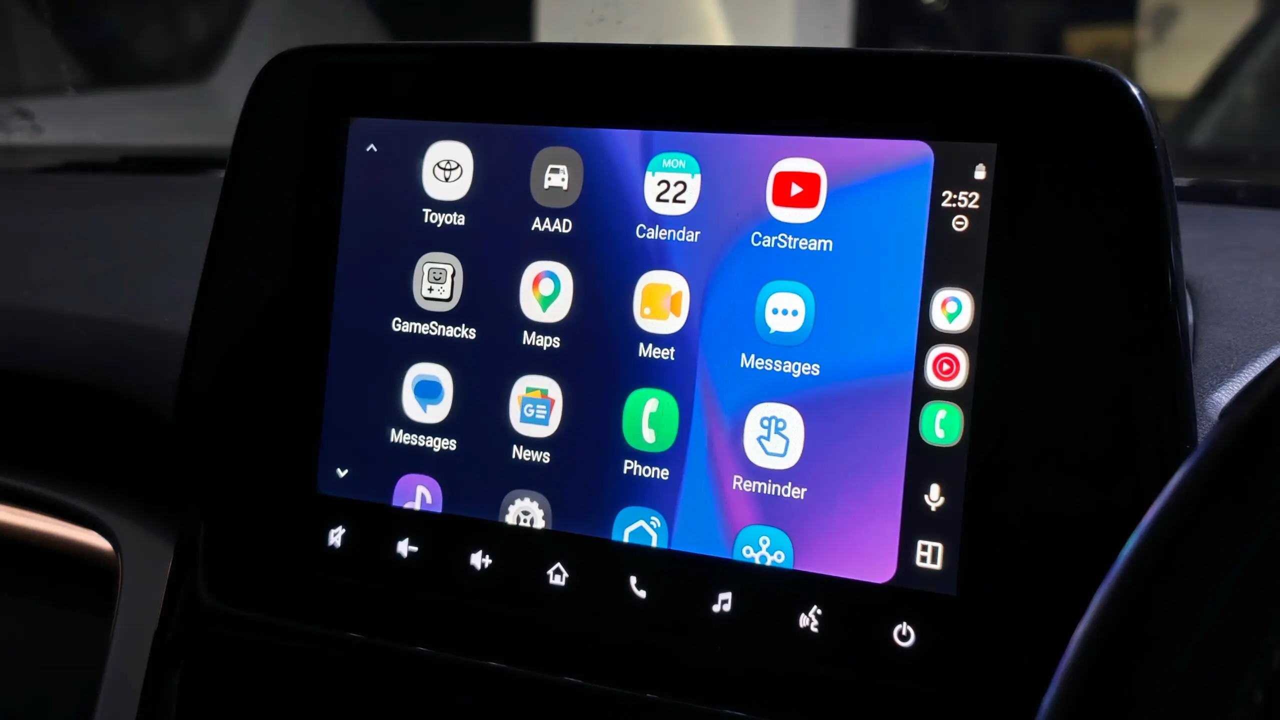 WhatsApp's latest update makes the app way more useful on Android Auto