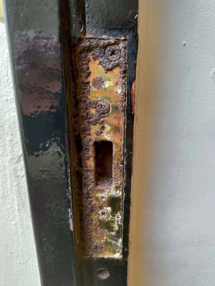 How Do You Repair a Rusty Lock?